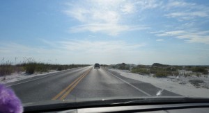 Anfahrt nach Pensacola Beach - rechts und links nur Sand und Wasser