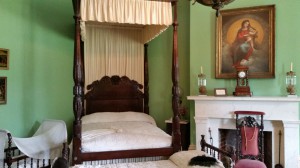 Schlafzimmer von Madame Destrehan und Kulisse welches Films? 